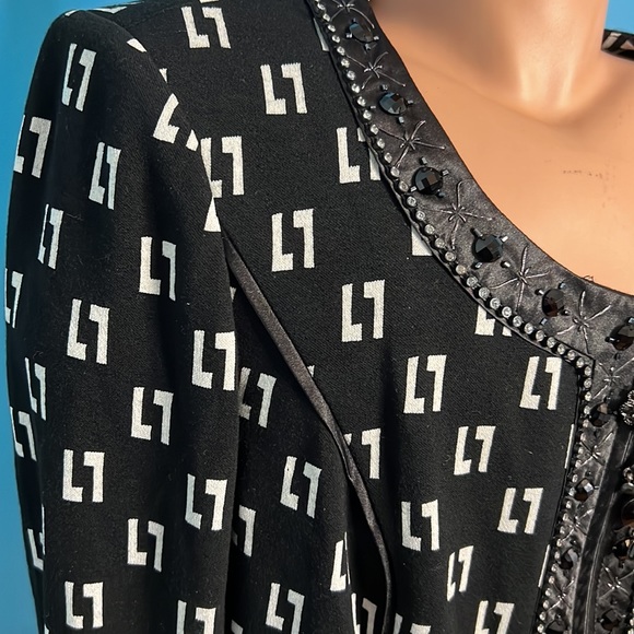 Lily and Taylor zip blazer with Embellished zipper pull and zipper area. - Picture 5 of 10